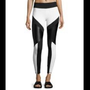 Performance Leggings, Black & White - Size Small